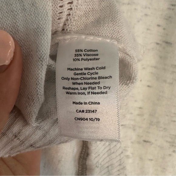 Women's Talbots White and Heather Grey V Neck Sweater Size Medium - Picture 2 of 5